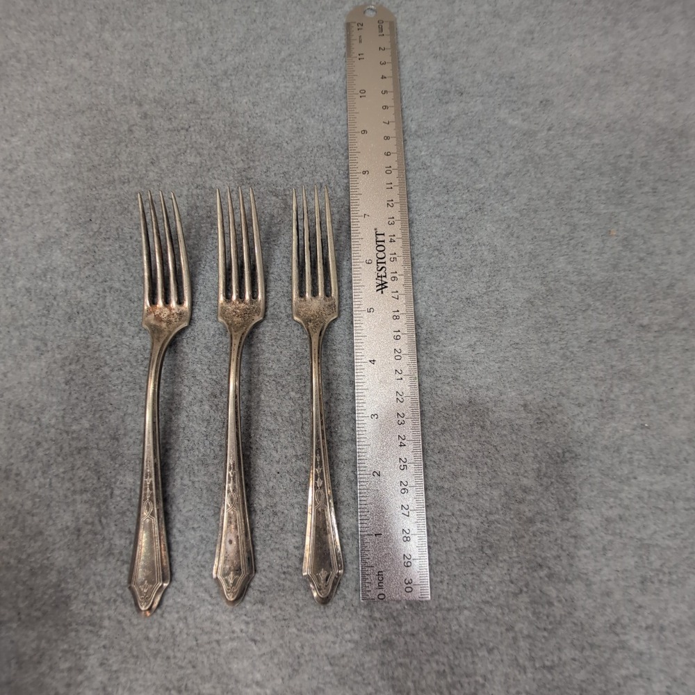 Set of 3 Vintage Oneida Tudor Plated Forks Ornate Design Dinnerware - Picture 5 of 5